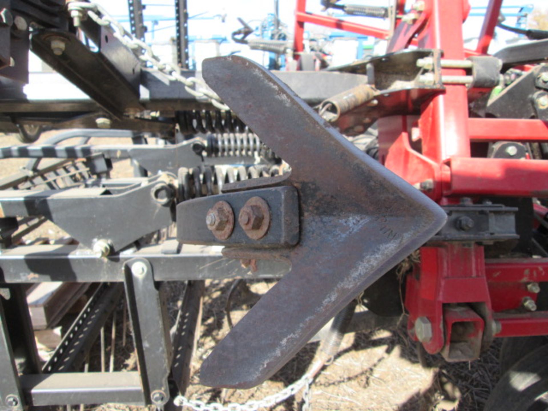 C-IH 200 FIELD CULTIVATOR, 30’,2 BAR HARROW, ROLLING BASKETS - Image 7 of 9