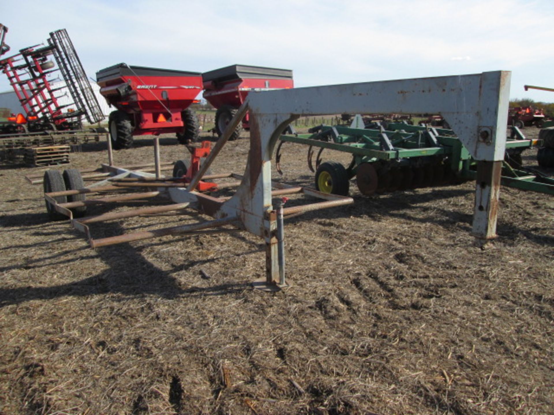 6 BALE GOOSENECK HAY TRAILER W/BALE FORK