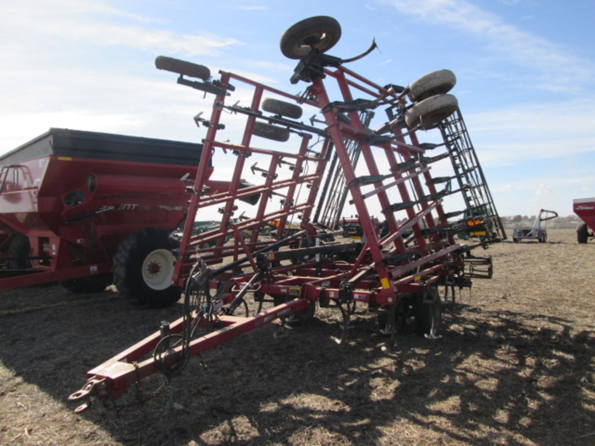 C-IH 200 FIELD CULTIVATOR, 30’,2 BAR HARROW, ROLLING BASKETS - Image 2 of 9