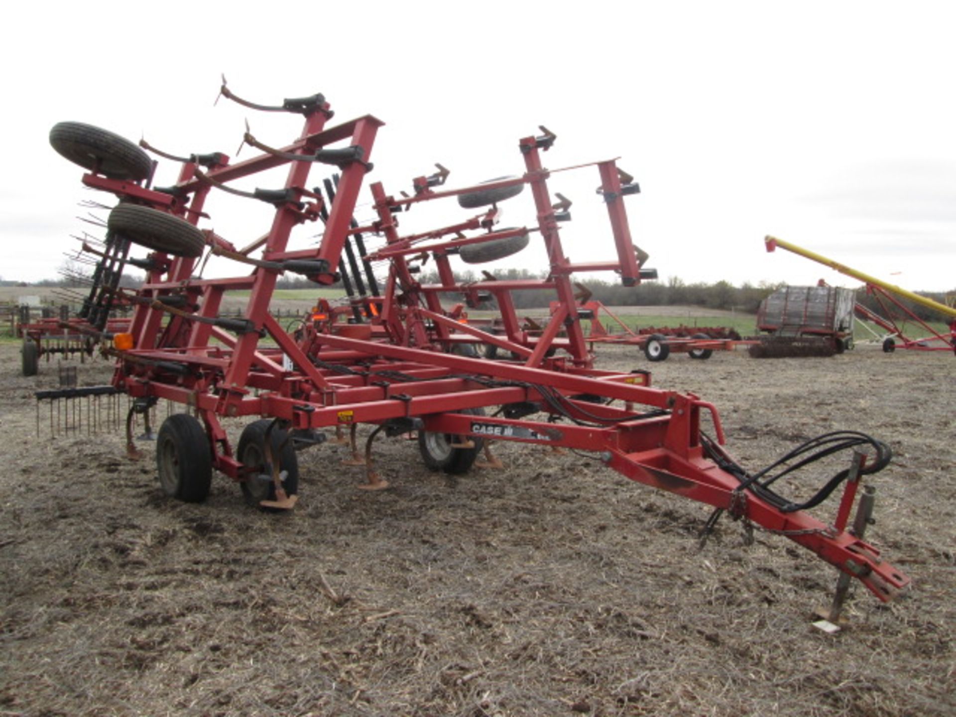 C-IH 4300 FIELD CULT, 3X HARROW, 26’