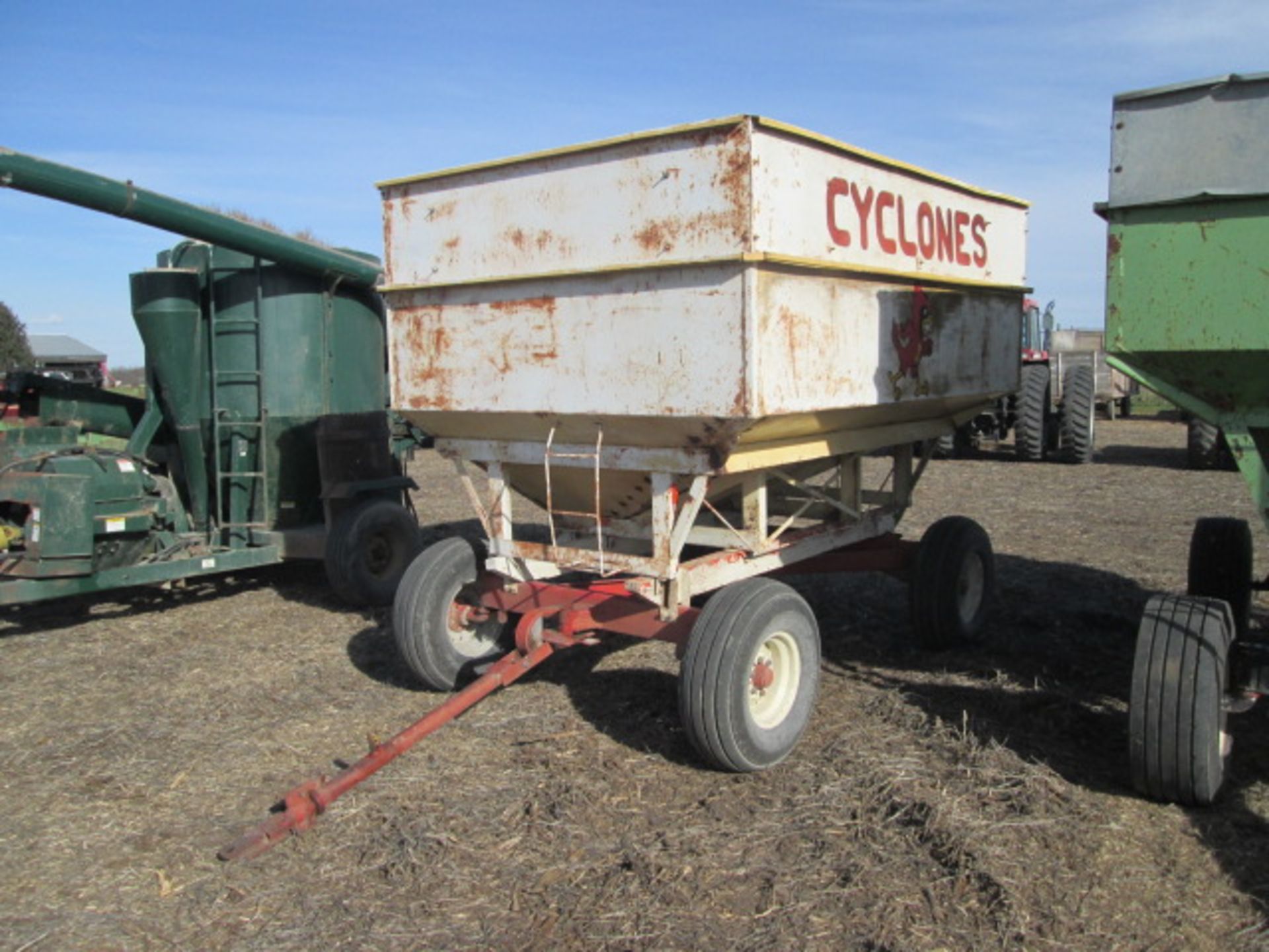 225 BUSHEL GRAVITY WAGON - Image 2 of 4