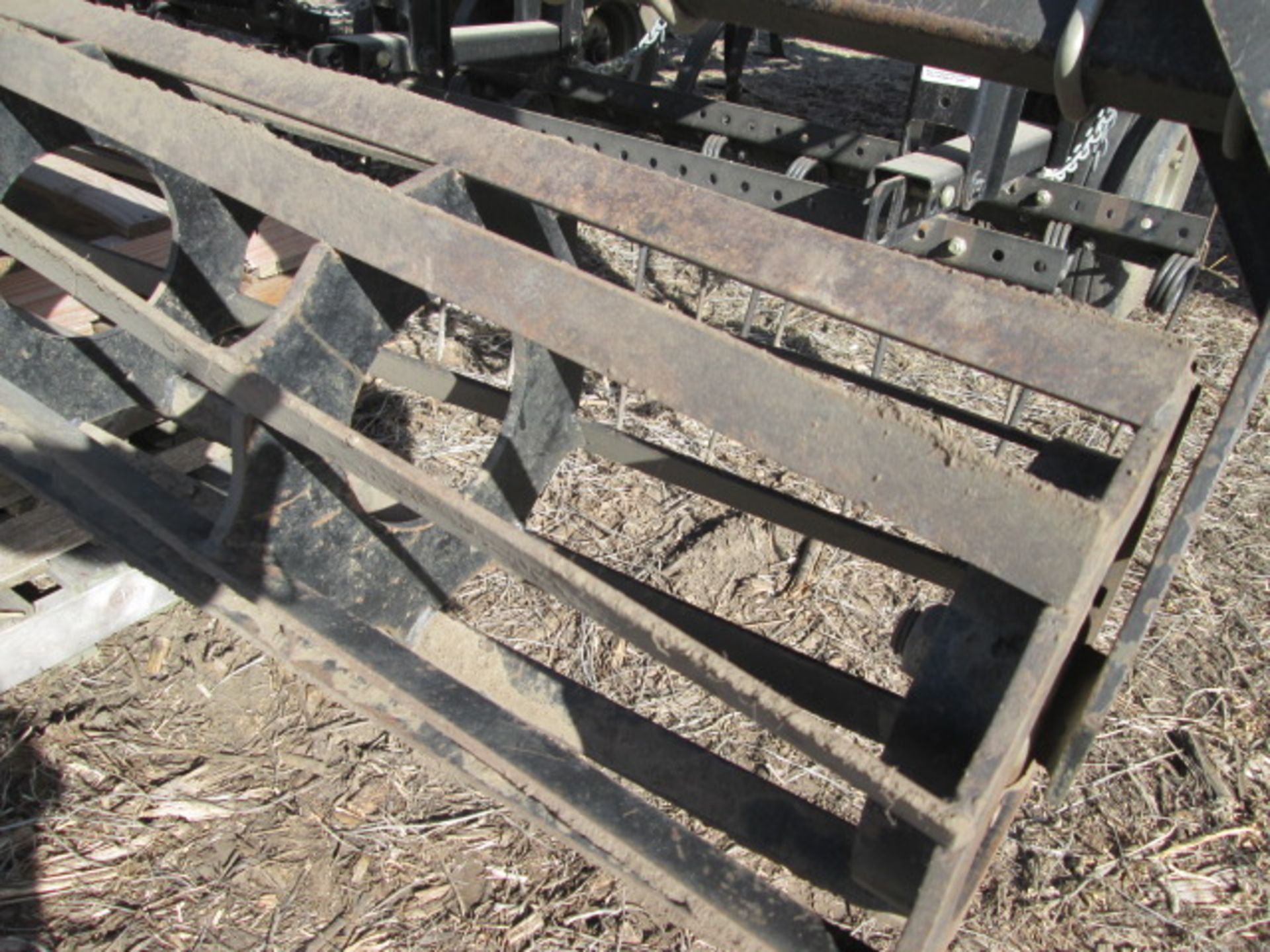 C-IH 200 FIELD CULTIVATOR, 30’,2 BAR HARROW, ROLLING BASKETS - Image 5 of 9