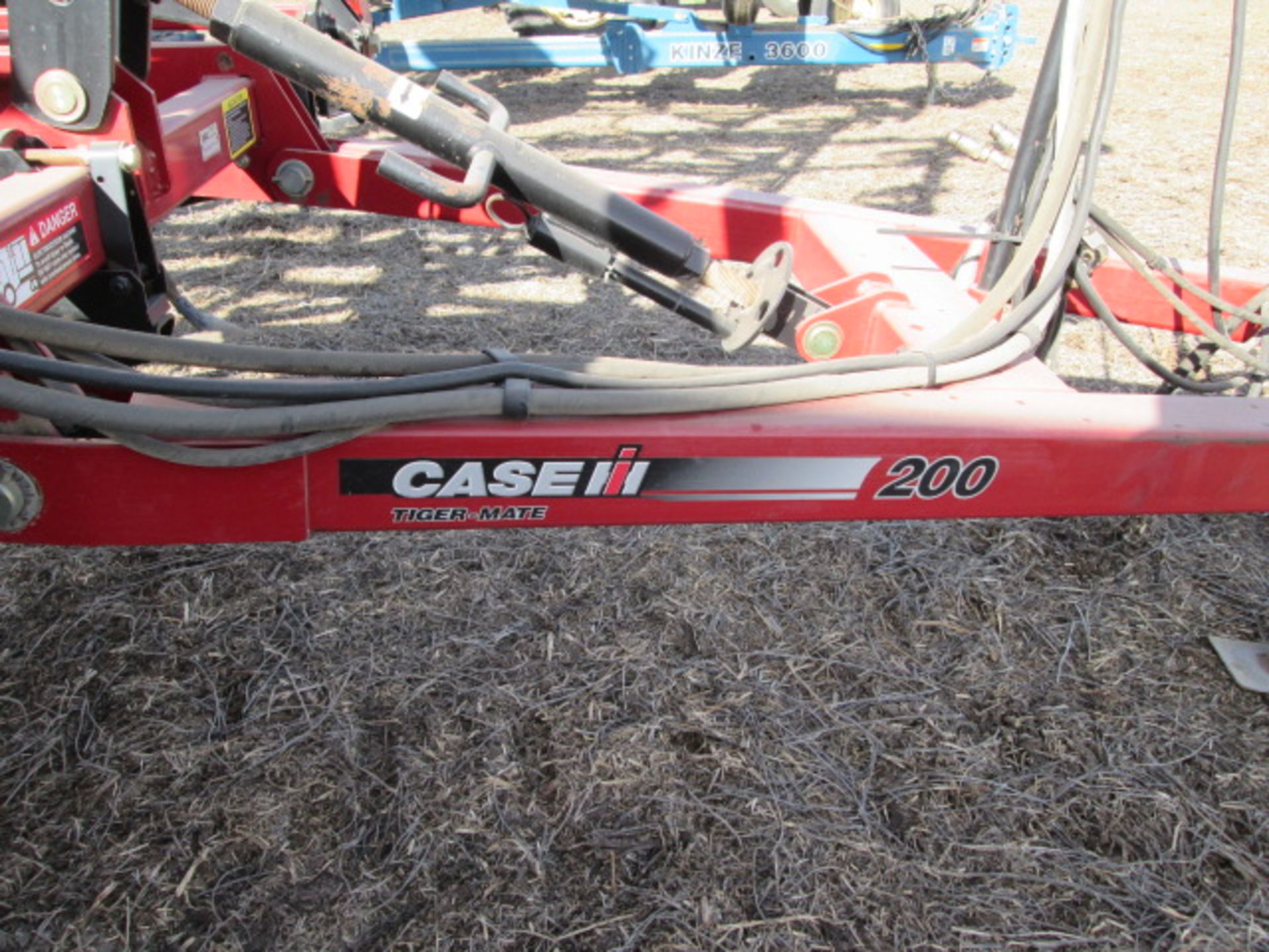 C-IH 200 FIELD CULTIVATOR, 30’,2 BAR HARROW, ROLLING BASKETS - Image 9 of 9