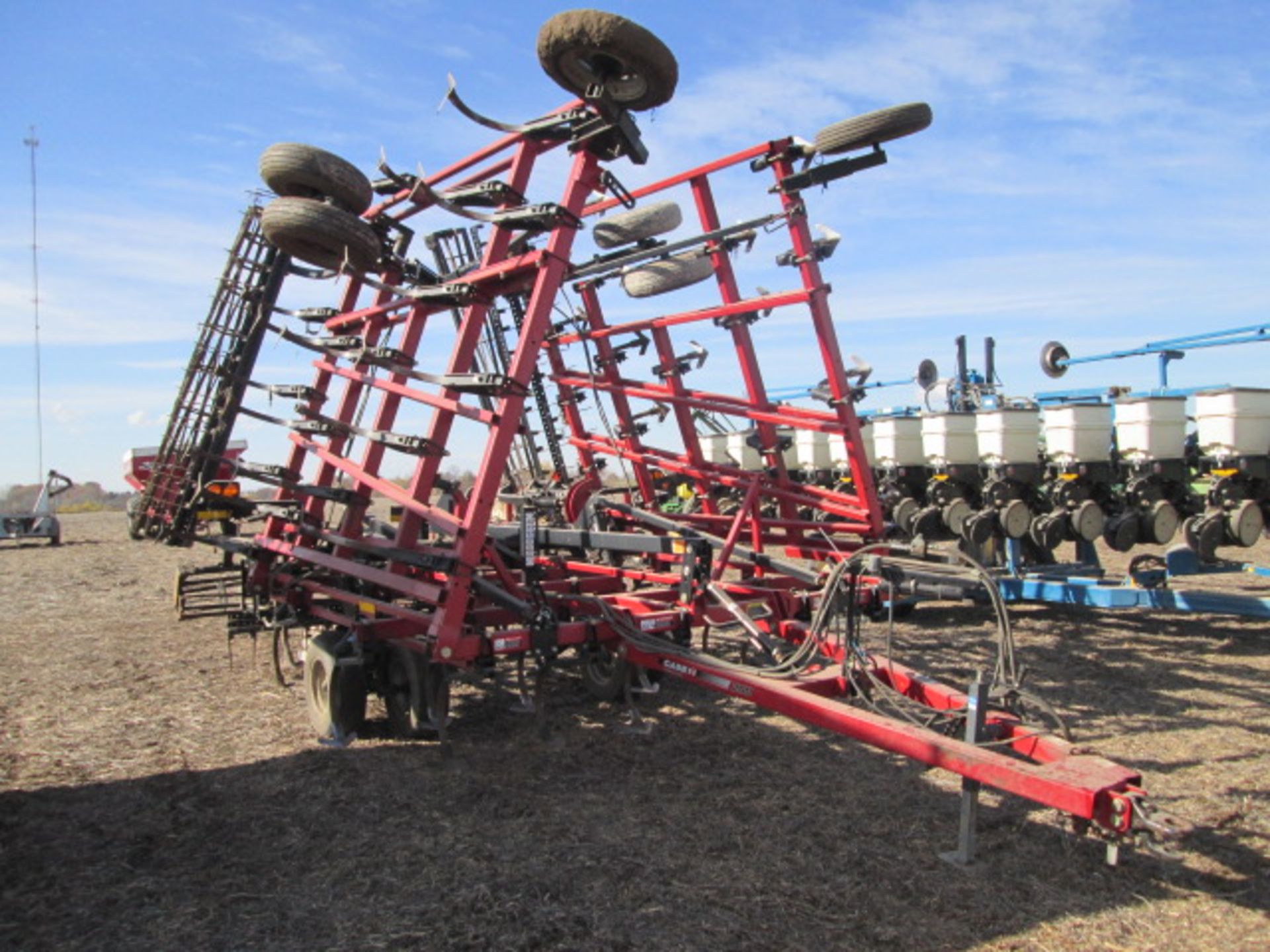 C-IH 200 FIELD CULTIVATOR, 30’,2 BAR HARROW, ROLLING BASKETS