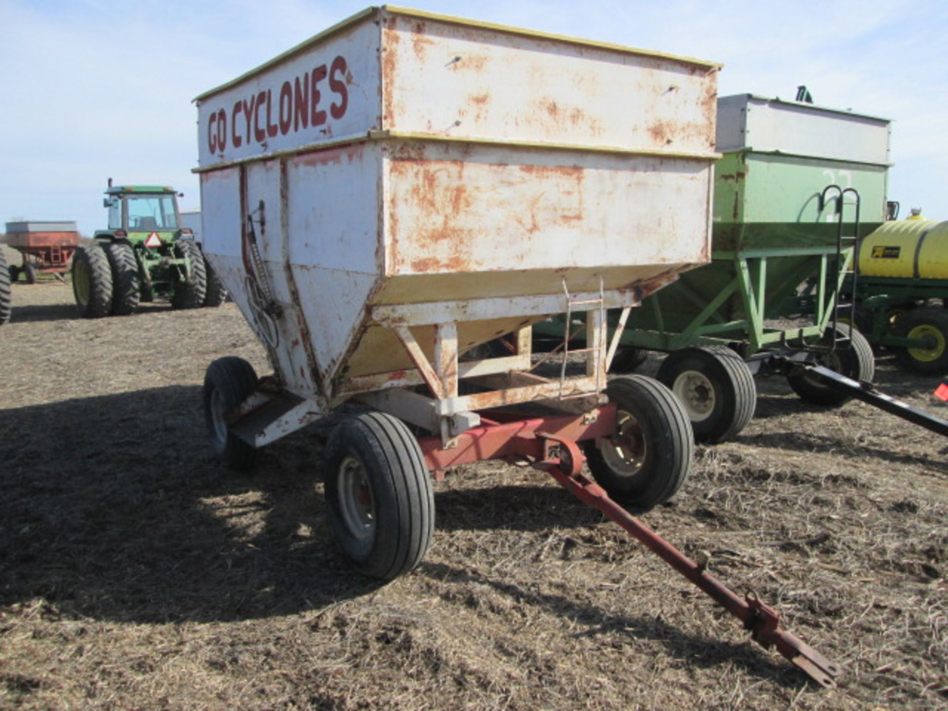 225 BUSHEL GRAVITY WAGON