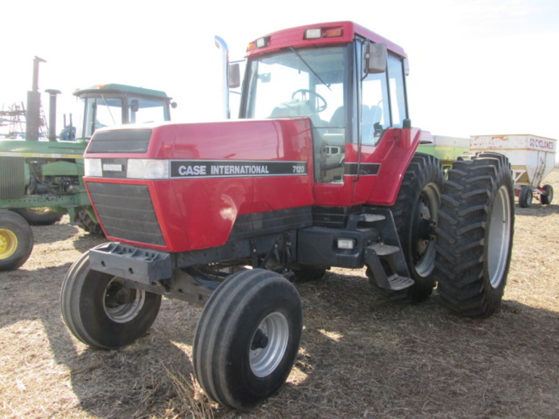 ’90 C-IH 7120 2WD;18.4X42 DUALS,DUAL HYDR,DUAL PTO, 4 SPEED REVERSE, 5100 HRS