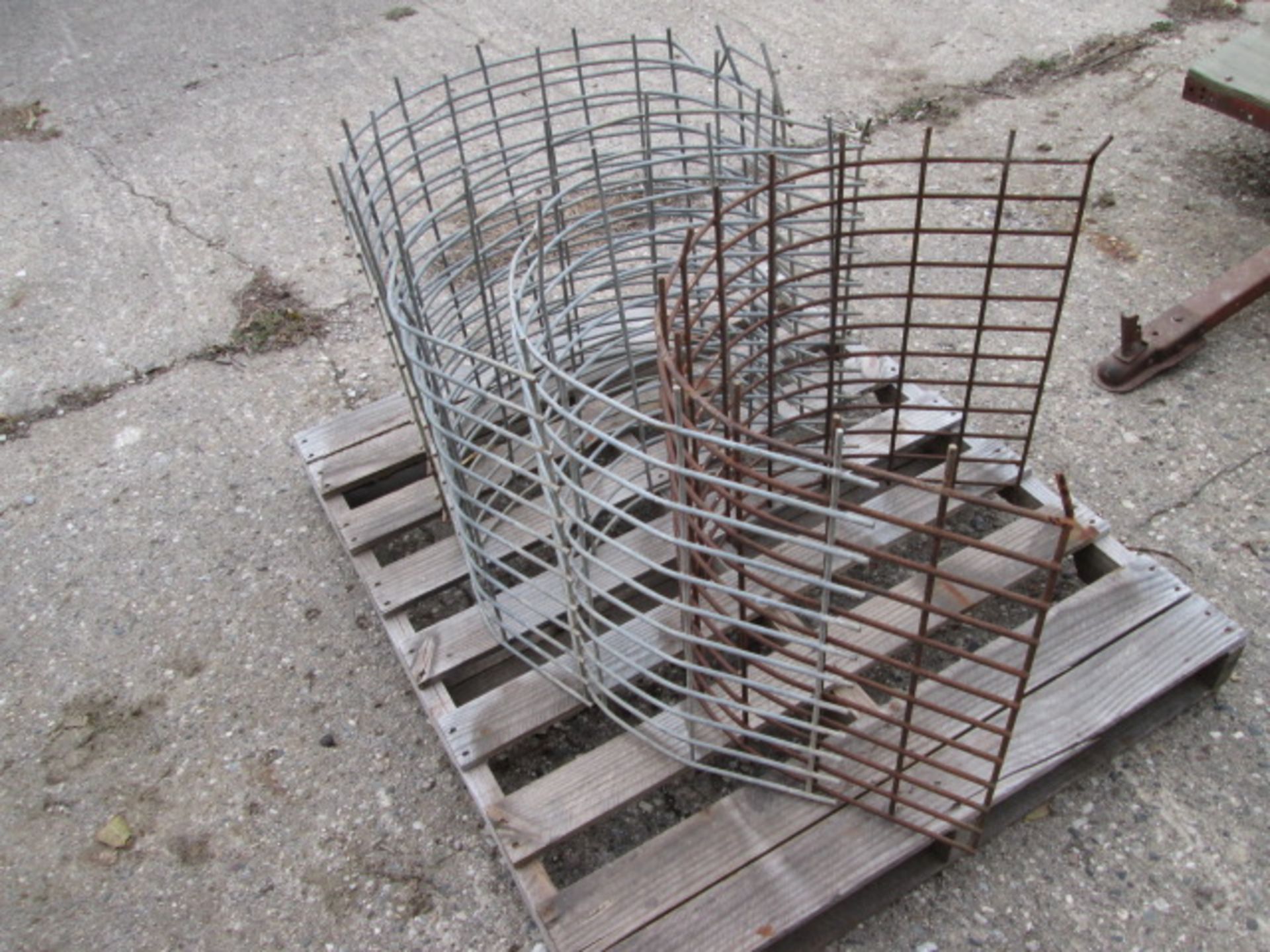WIRE GRATES - Image 3 of 4