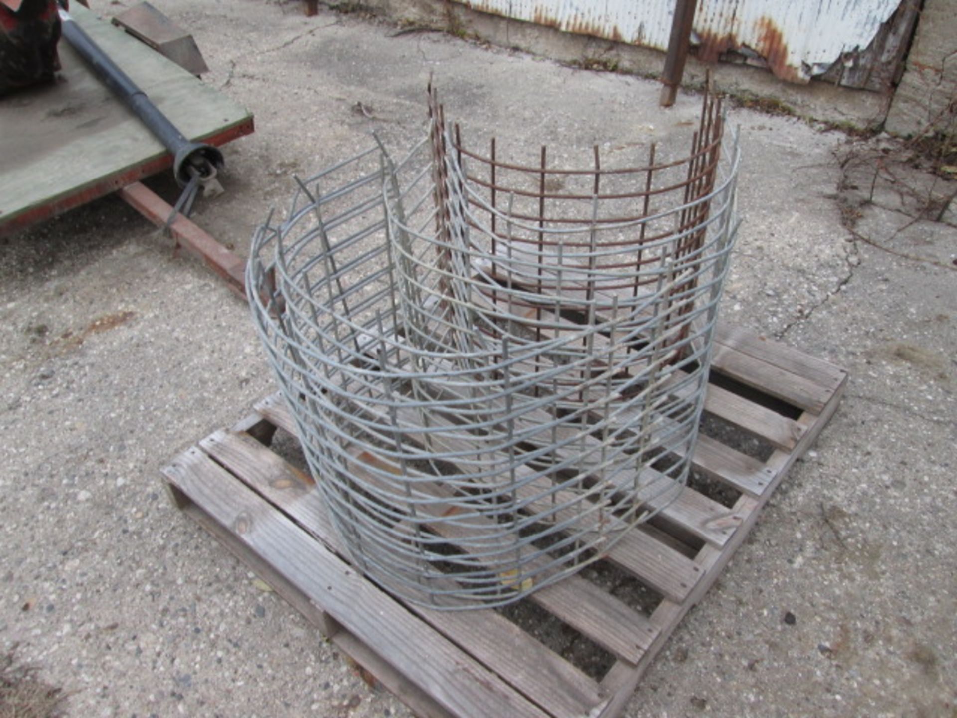 WIRE GRATES - Image 2 of 4