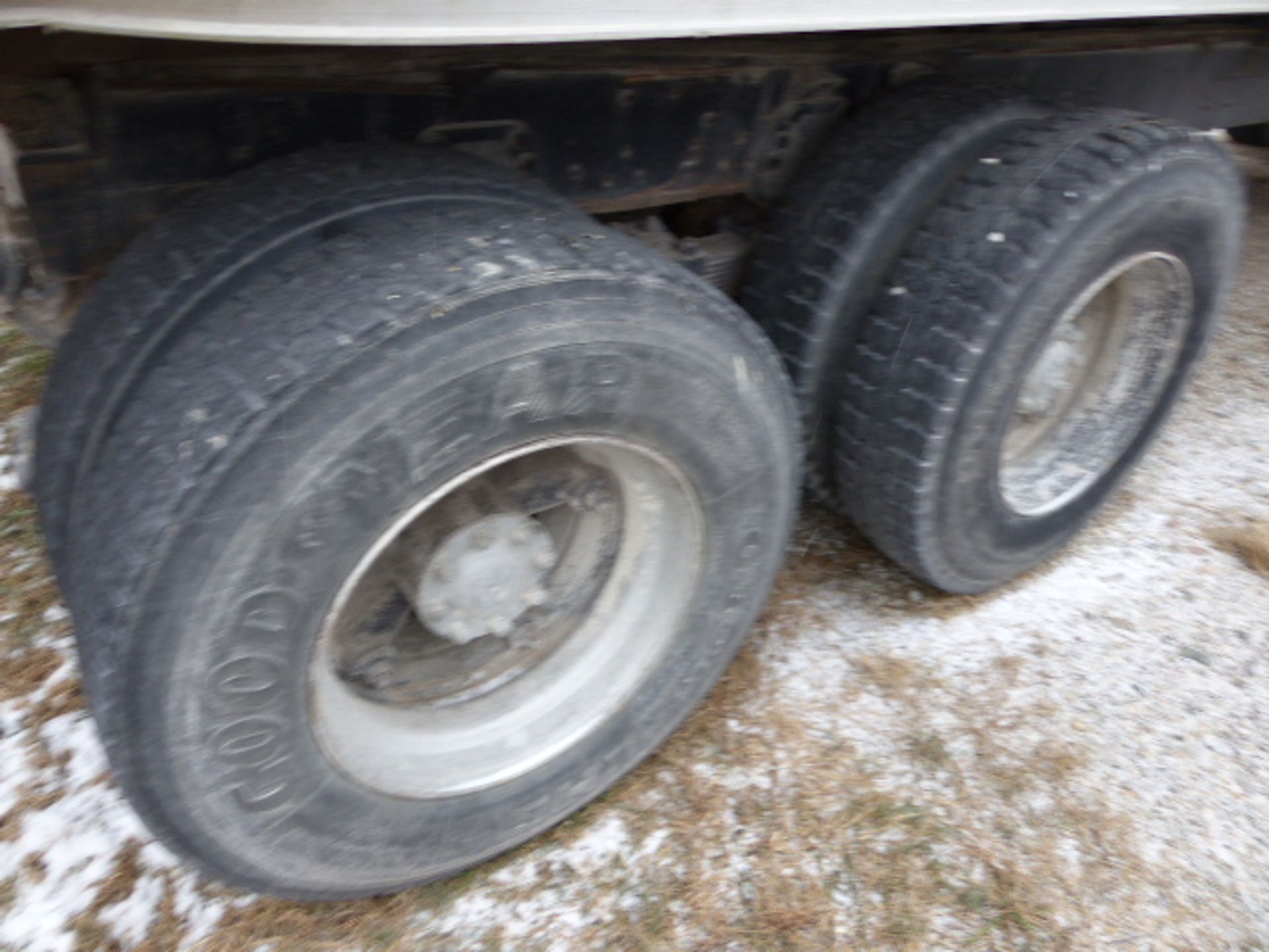 1987 Ford L9000 Truck w/ Grain box - Image 4 of 12