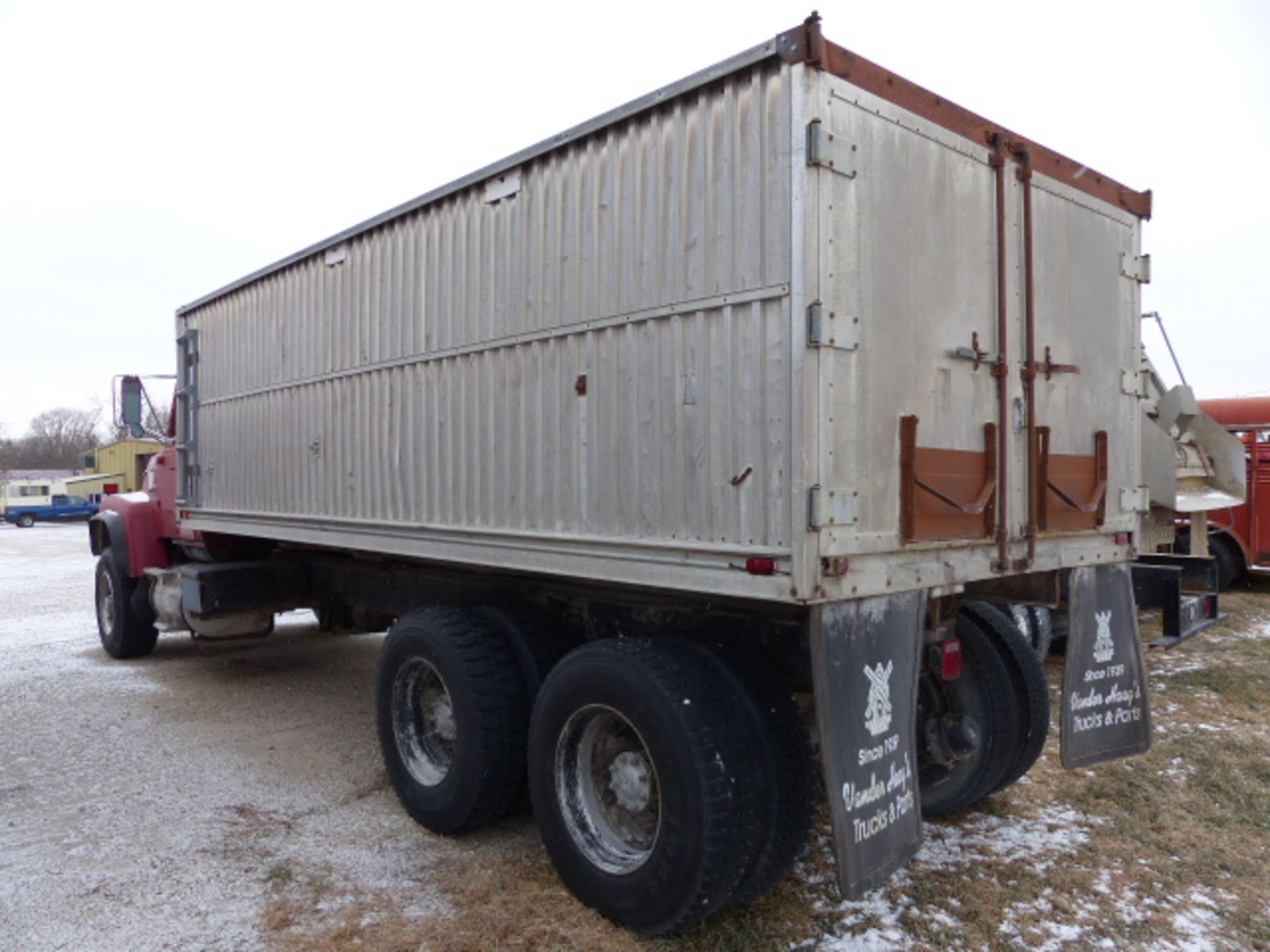 1987 Ford L9000 Truck w/ Grain box - Image 2 of 12