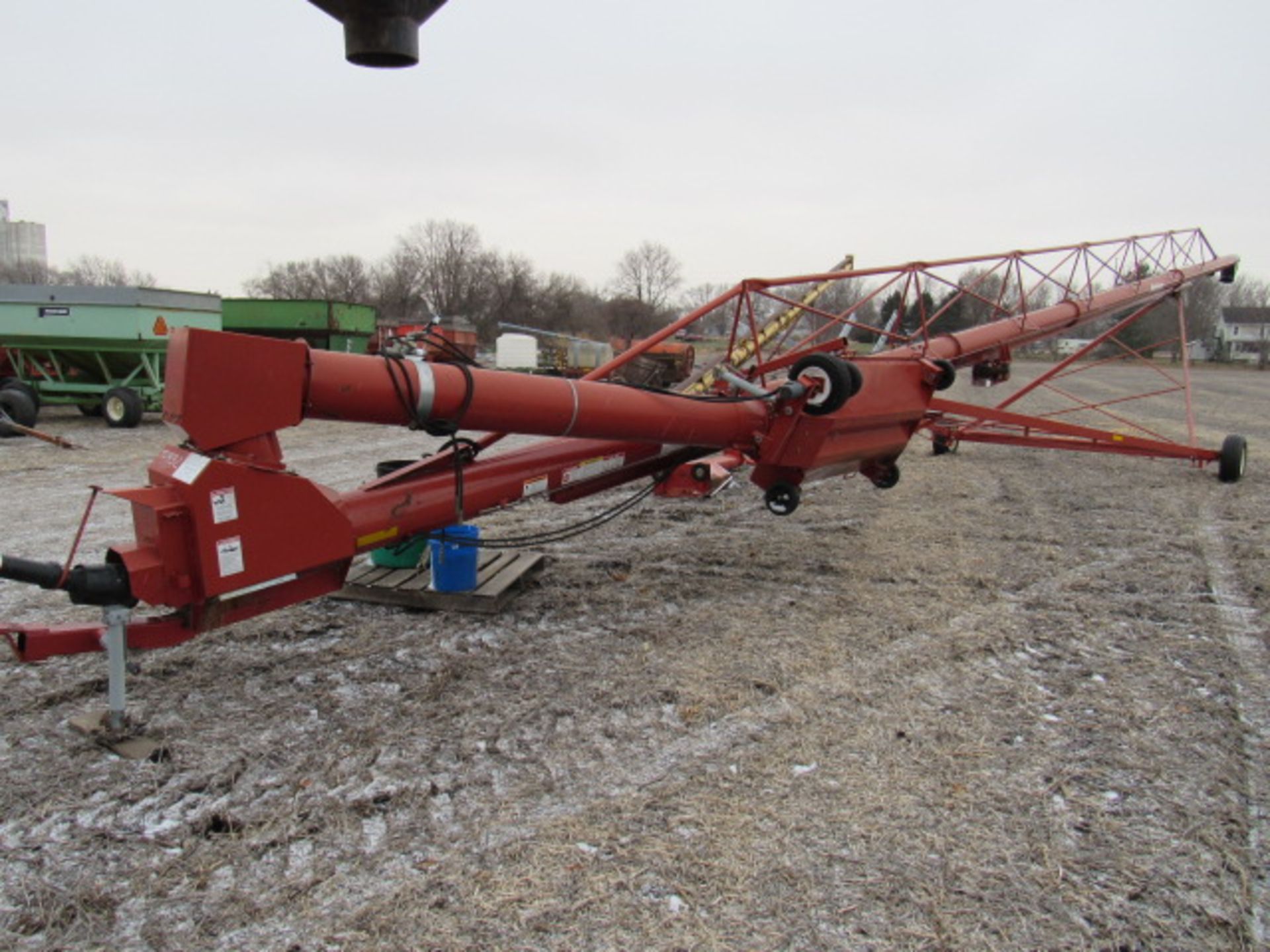 Auger Hutchinson 13x90' Hydraulic Swing Hopper