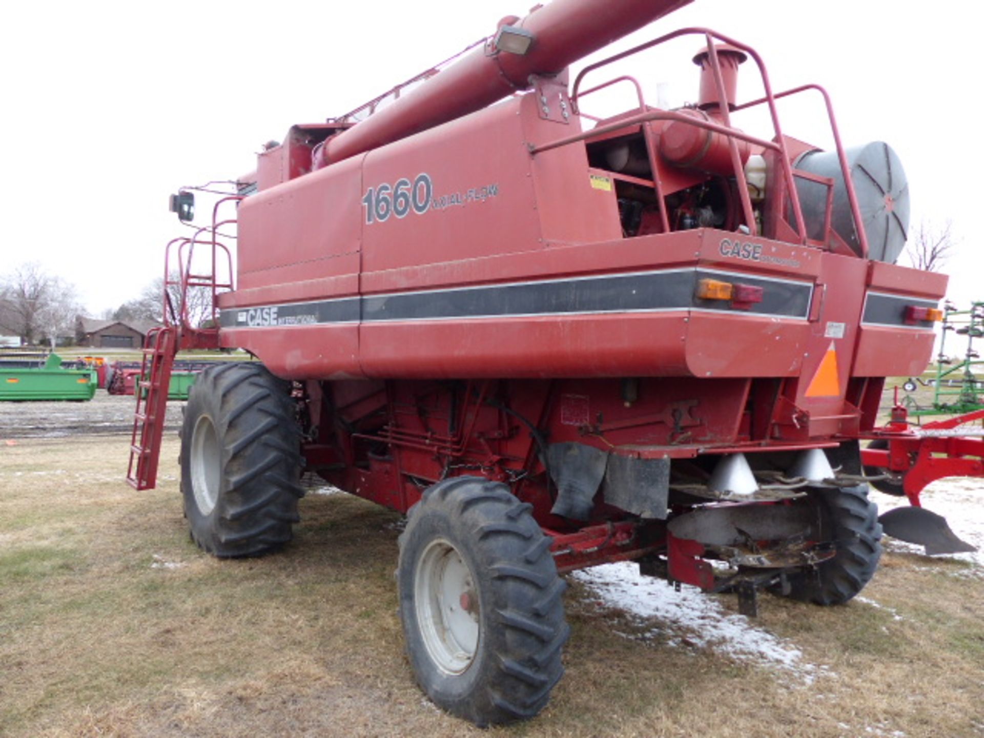 CIH 1660 combine - Image 2 of 13