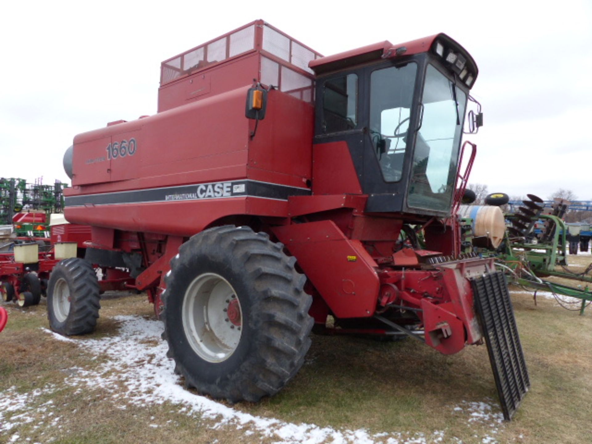 CIH 1660 combine - Image 8 of 13