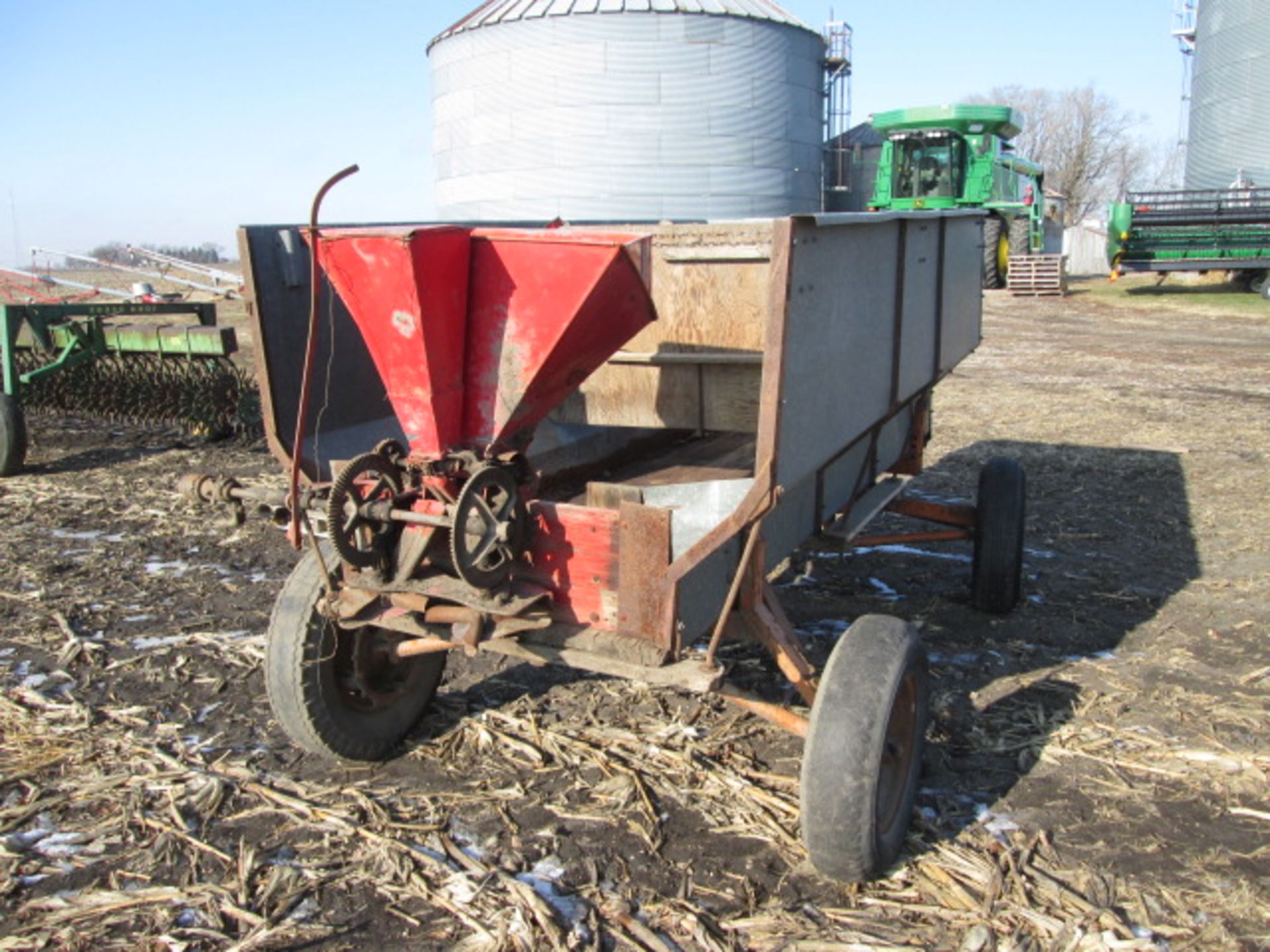 FLARE WAGON W/ ENDGATE SEEDER - Image 4 of 6