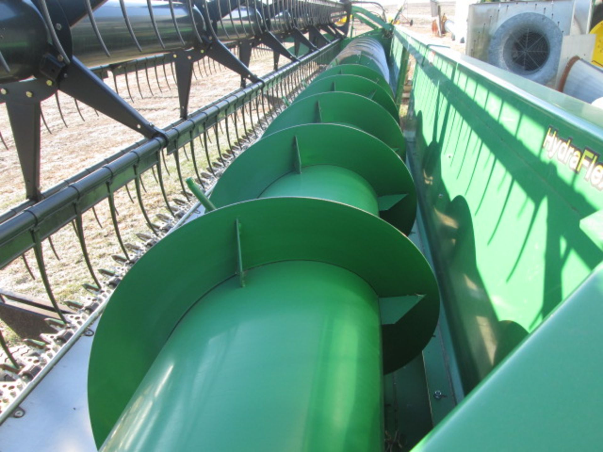 2014 JD 630 HYDRA FLEX GRAIN HEAD - Image 6 of 9