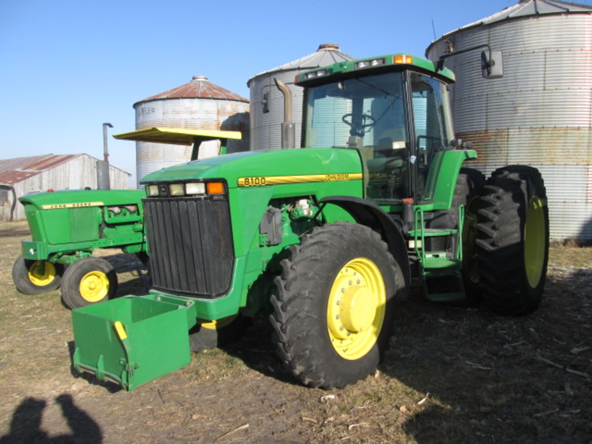 1995 JD 8100MFWD,SN RW8100P003513,18.4X42 DUALS,3 HYDR, 3235 HRS.