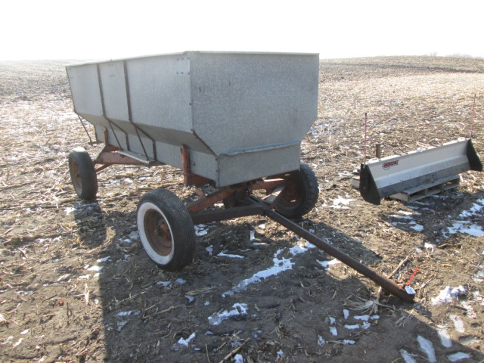 FLARE WAGON W/ ENDGATE SEEDER