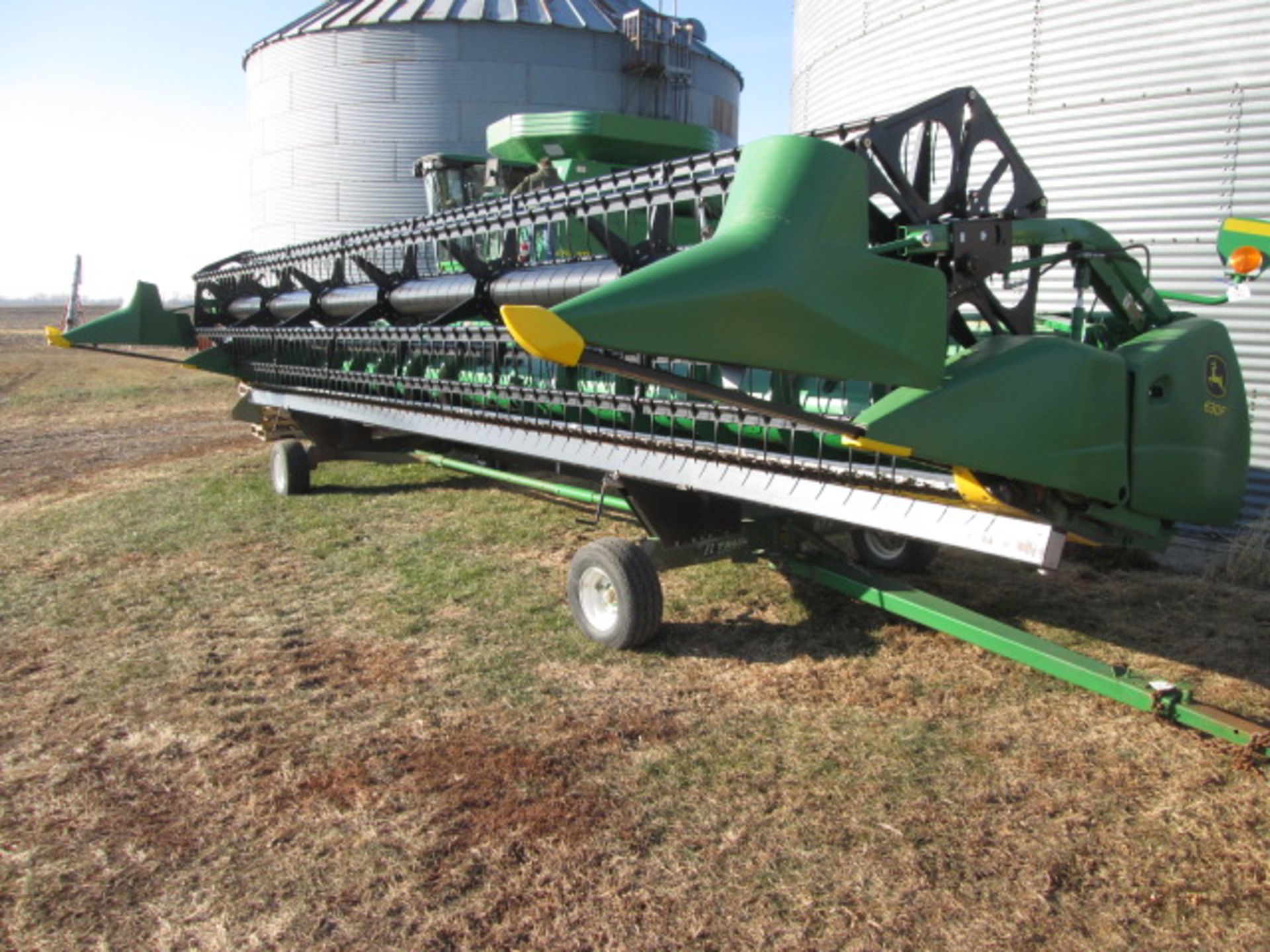 2014 JD 630 HYDRA FLEX GRAIN HEAD - Image 2 of 9