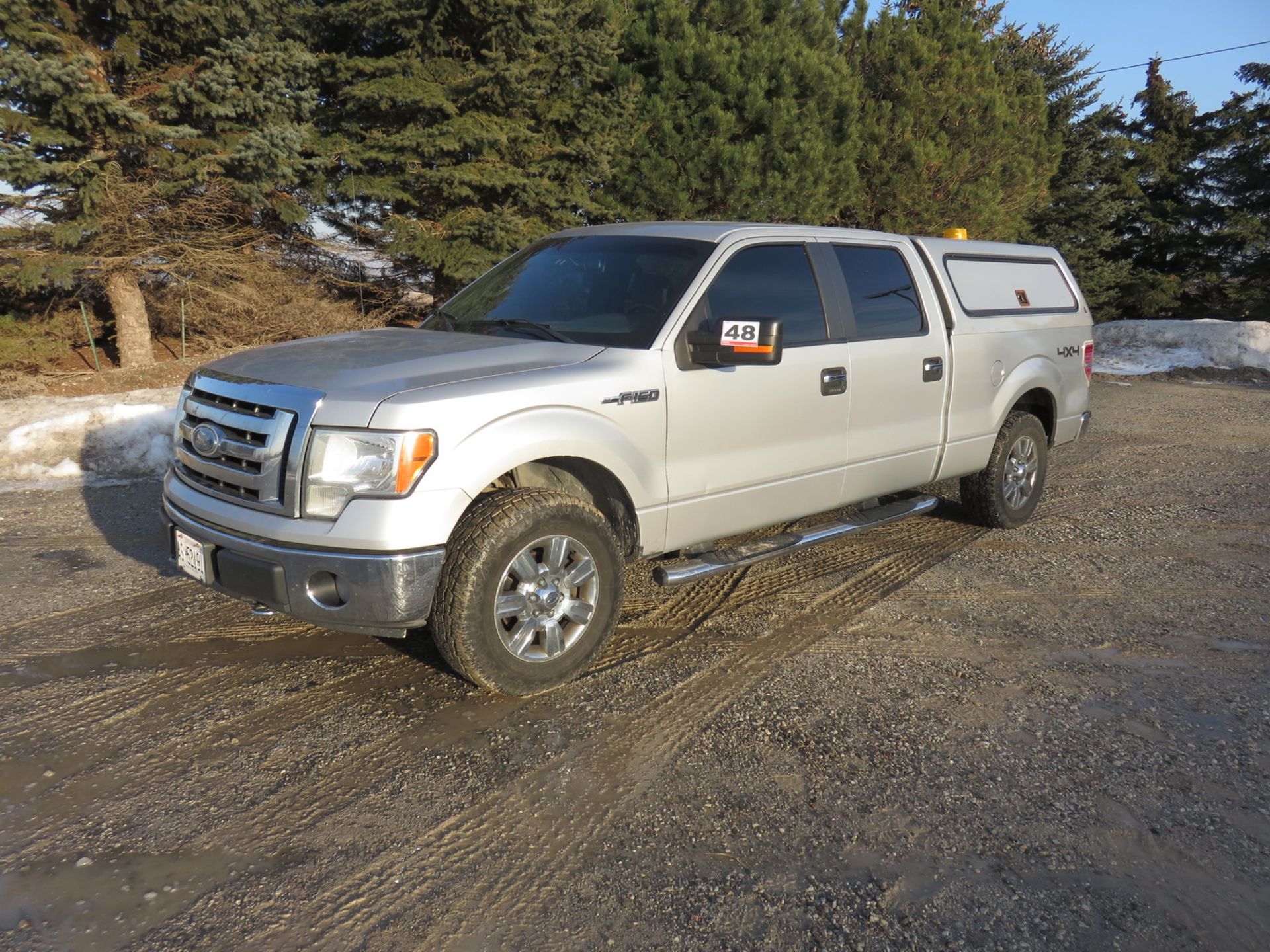 2009 FORD F150XLT PLATINUM 4 X 4 SUPER CREW CAB PICKUP TRUCK (GREY) W/ V8, 4.6L GAS ENGINE C/W BED