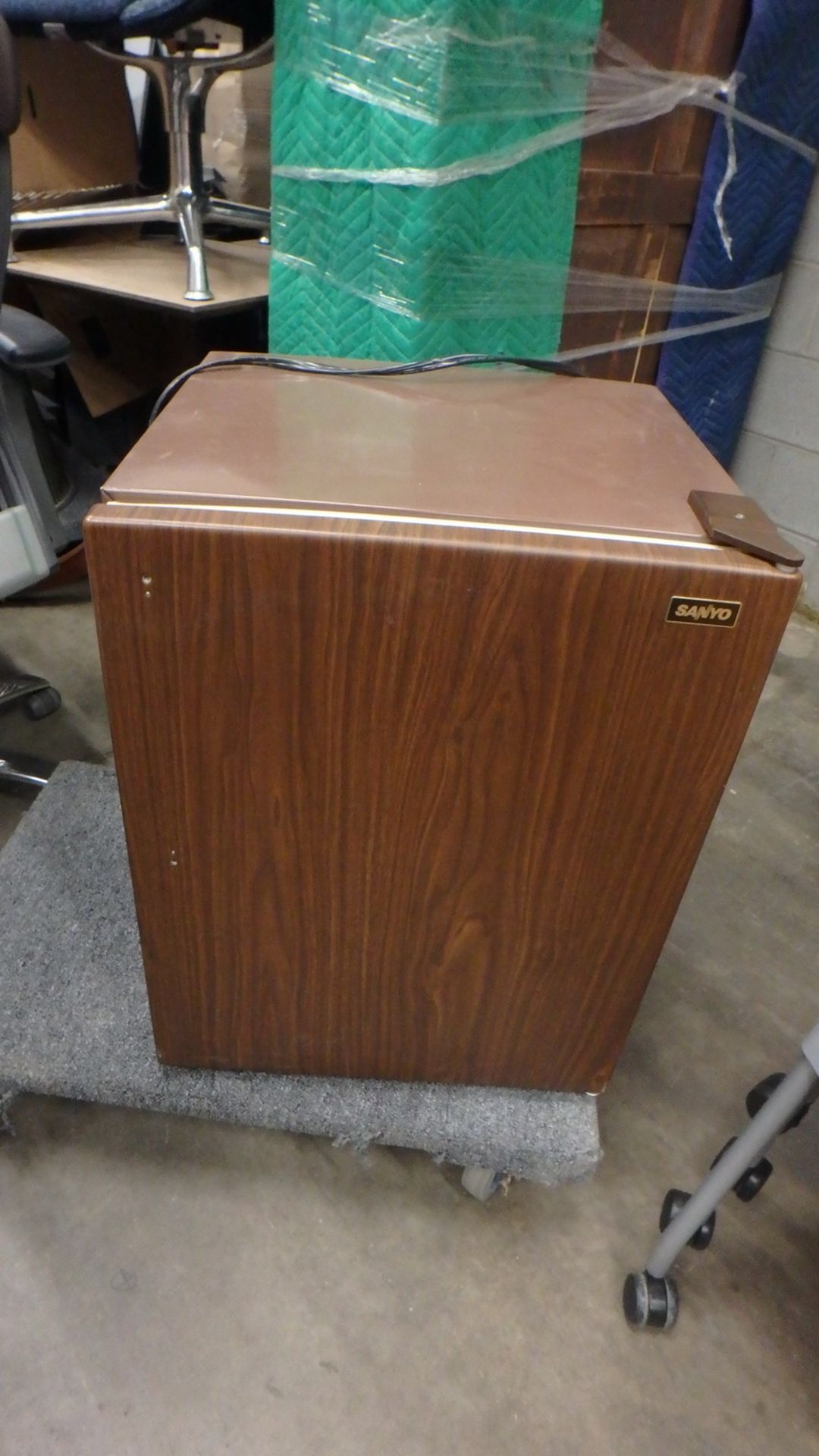 SANYO WOOD GRAIN STYLE BAR FRIDGE (PICKUP FROM WAREHOUSE 646 MAGNETIC DRIVE TORONTO)