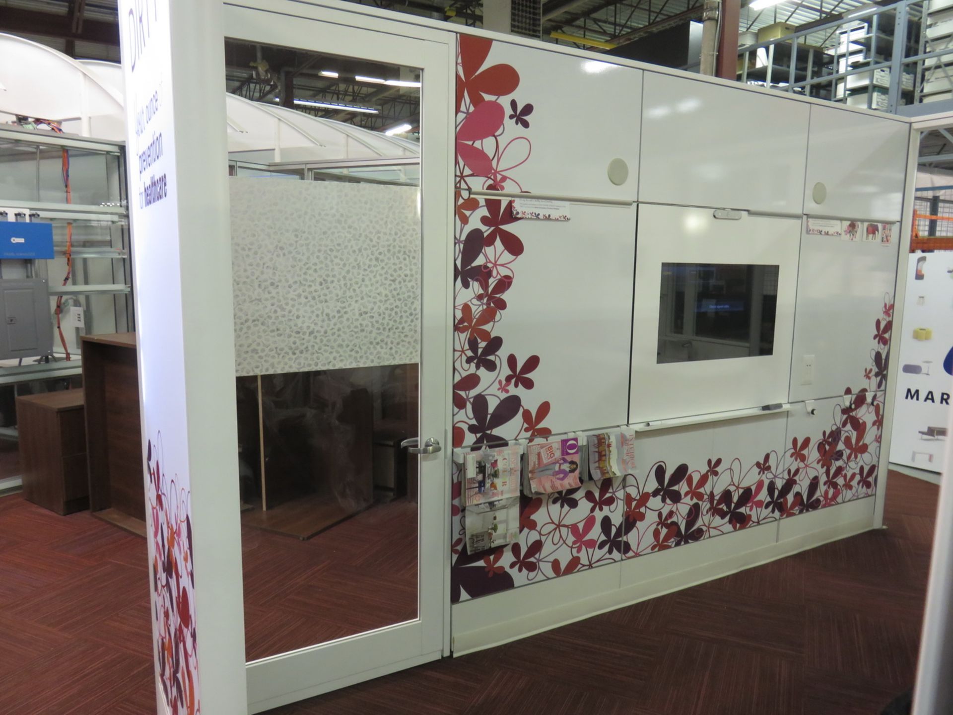 DIRTT (APPROX. 12' X 14.5' X 8.5’H) SINGLE ROOM GLASS, ALUMINUM & WOOD SHOW DISPLAY BOOTH C/W HEIGHT - Image 7 of 7