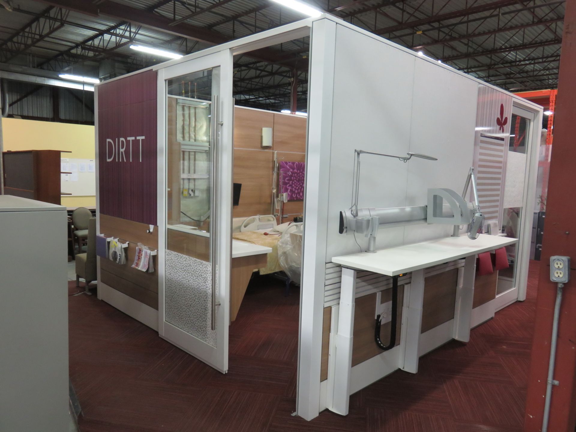 DIRTT (APPROX. 12' X 14.5' X 8.5’H) SINGLE ROOM GLASS, ALUMINUM & WOOD SHOW DISPLAY BOOTH C/W HEIGHT - Image 4 of 7