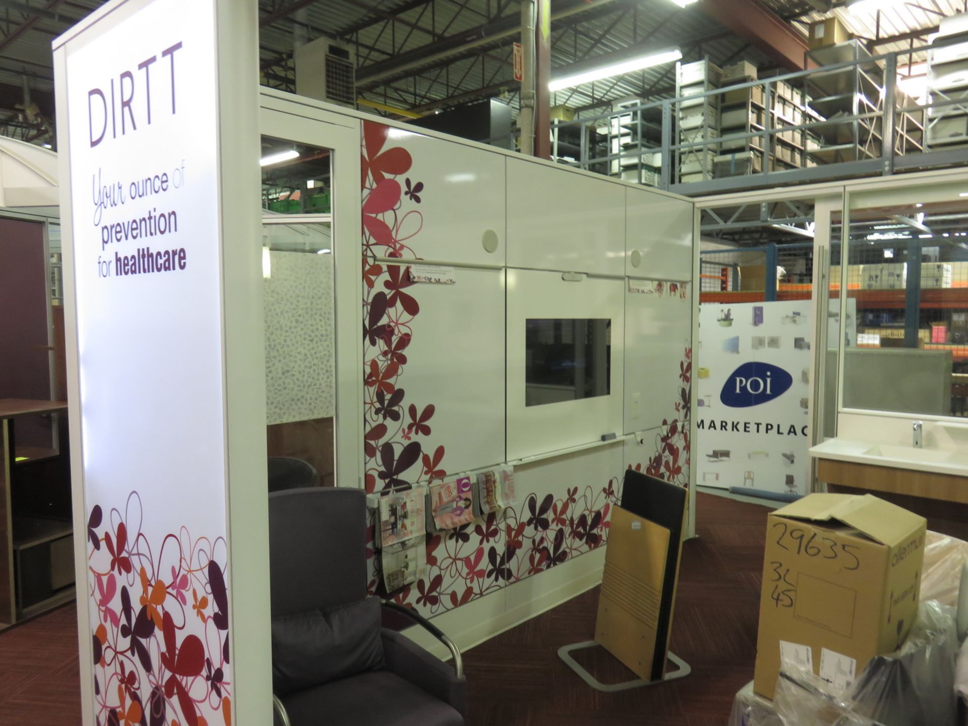 DIRTT (APPROX. 12' X 14.5' X 8.5’H) SINGLE ROOM GLASS, ALUMINUM & WOOD SHOW DISPLAY BOOTH C/W HEIGHT - Image 3 of 7