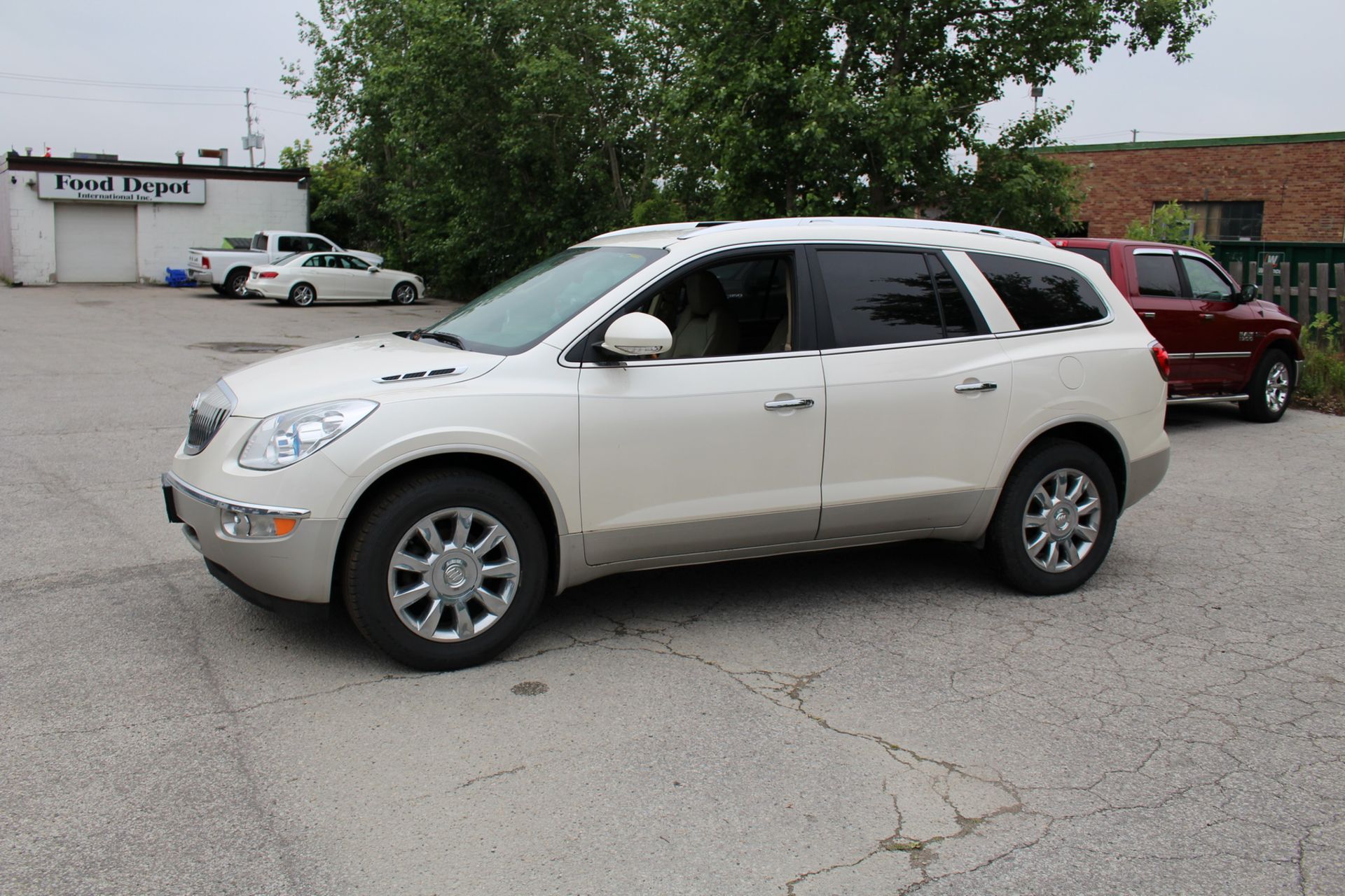 2011 BUICK MODEL ENCLAVE SUV W/ 3.6L V6 GAS ENGINE (APPROX. 218,000 KM), VIN 5GAKRCED2BJ397396 ( - Image 3 of 4