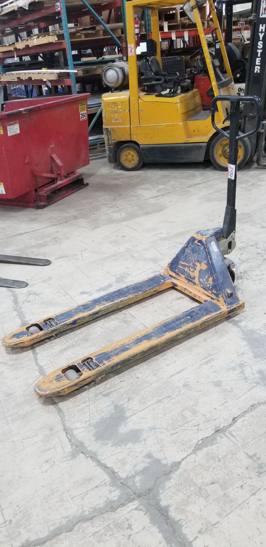 BLUE / YELLOW HYDRAULIC PALLET TRUCK