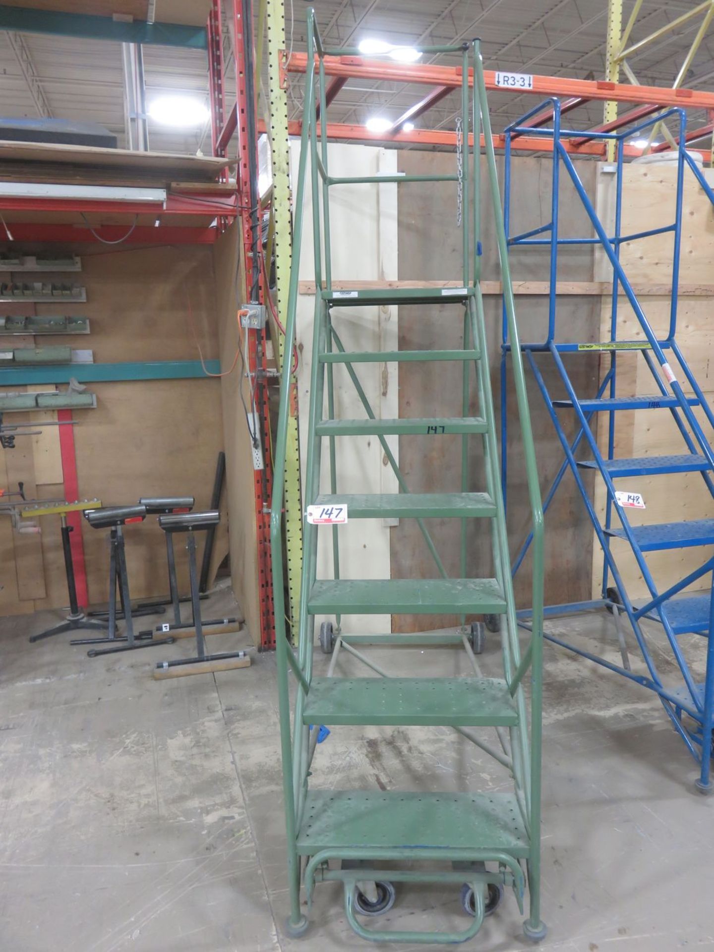 CANWAY GREEN 7-STEP PORTABLE WAREHOUSE LADDER