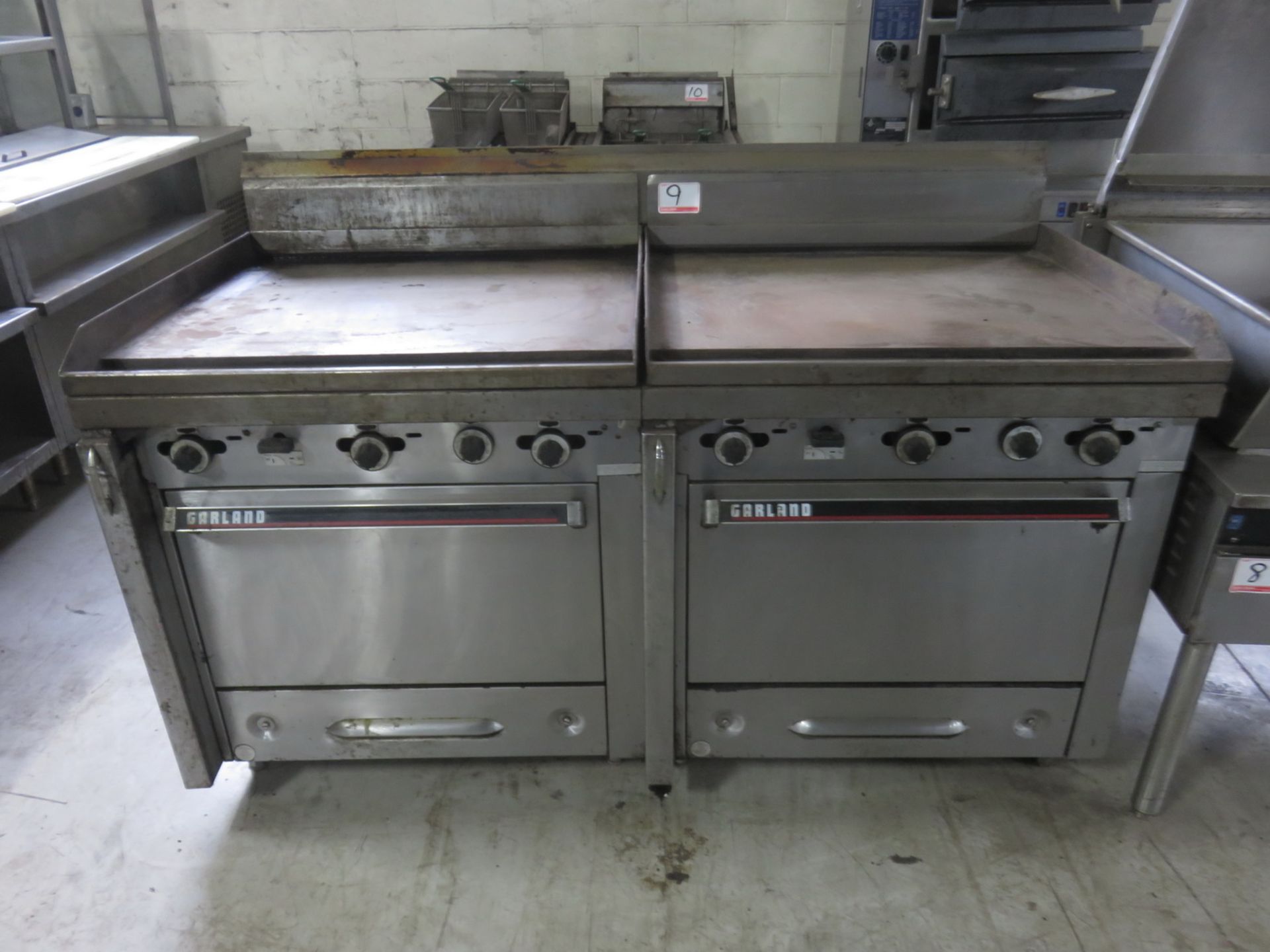 LOT - GARLAND DUAL GAS RANGE & FLAT STOVE TOP