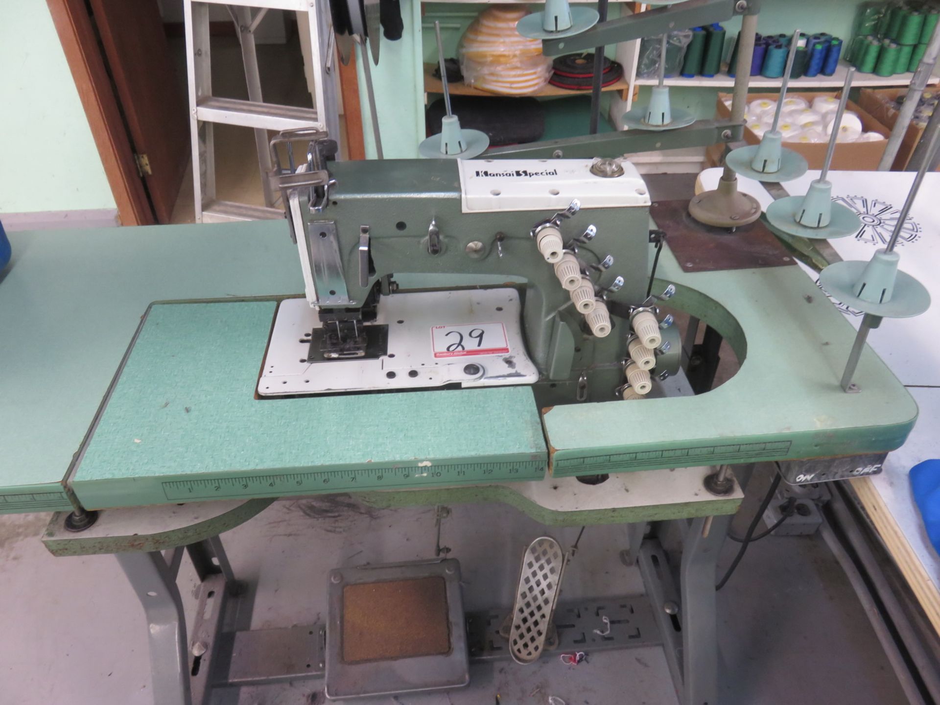 KANSAI DFB-1404PMD 4-NEEDLE CHAIN STITCH W/ PULLER ATTACHMENT (120V)