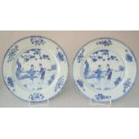 2 große Platten, China, 18. Jhd. Seladon, grüner Scherben mit monochromer Malerei in blau