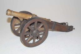 Modell-Kanone, 19.Jhd. Die Kanone aus heller Bronze, Lafette mit geschmiedeten Eisenbeschlägen aus
