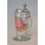 Deckelkrug des Biedermeier, dat. 1839 Farbloses, geblasenes Glas partiell gebeizt und bemalt, mit