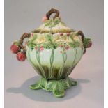 Jugendstil Deckelbowle mit Erdbeeren, Julius Dressler Böhmen um 1900 Große Deckelbowle mit