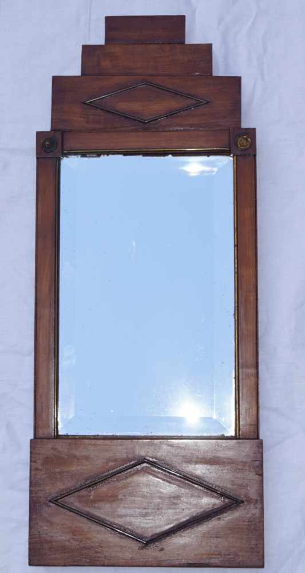 Klassizistischer Spiegel, Russland, um 1790 Kirsche mit rautenförmigen Messingappliken und