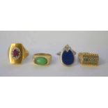 5 Teile Goldschmuck 4 Ringe und 1 Perlenkette, jeweils 585 Stempel oder 750er, div. Steinbesatz