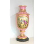 Monumentale Sevres Vase in der Kartusche galante Szene mit Schäferin, signiert, Stand und Korpus