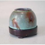 chinesischer Tusch-Topf, Ming Dynastie Keramik mit grau-rot-brauner Laufglasur auf grau-