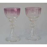 Paar Weingläser in Römer-Form, Jugendstil, um 1910 Farbloses Glas, die Kuppa mit senkrecht