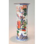 große Roleau-Vase im Stil Ming, 17.Jhd. Porzellan mit polychromer Malerei, oben leicht ausgestellter