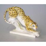 Staatlich Meissen (Unterglasurblaue Schwertermarke 1934-heute): Porzellanfigur "Leopard", Entw.