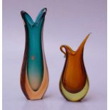 Paar Flavio Poli Sommerso Murano Überfang-Vasen 1x Bernsteinfarbend in Kännchendesign, mit