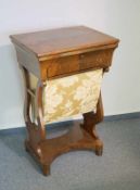 Lyra-Nähtisch, norddeutsch/Niederlande, Biedermeier, um 1840 Mahagoni massiv und auf Eiche furniert,