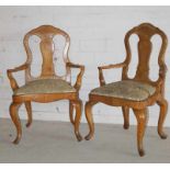 Paar Sessel des Rokoko, Esche, Westfalen, 18. Jhd. Esche massiv und furniert, das Paar Sessel mit