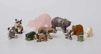 Sammlung von 10 naturalistische Miniaturbären - Silber Jade und Bein Russischer Braunber aus Achat