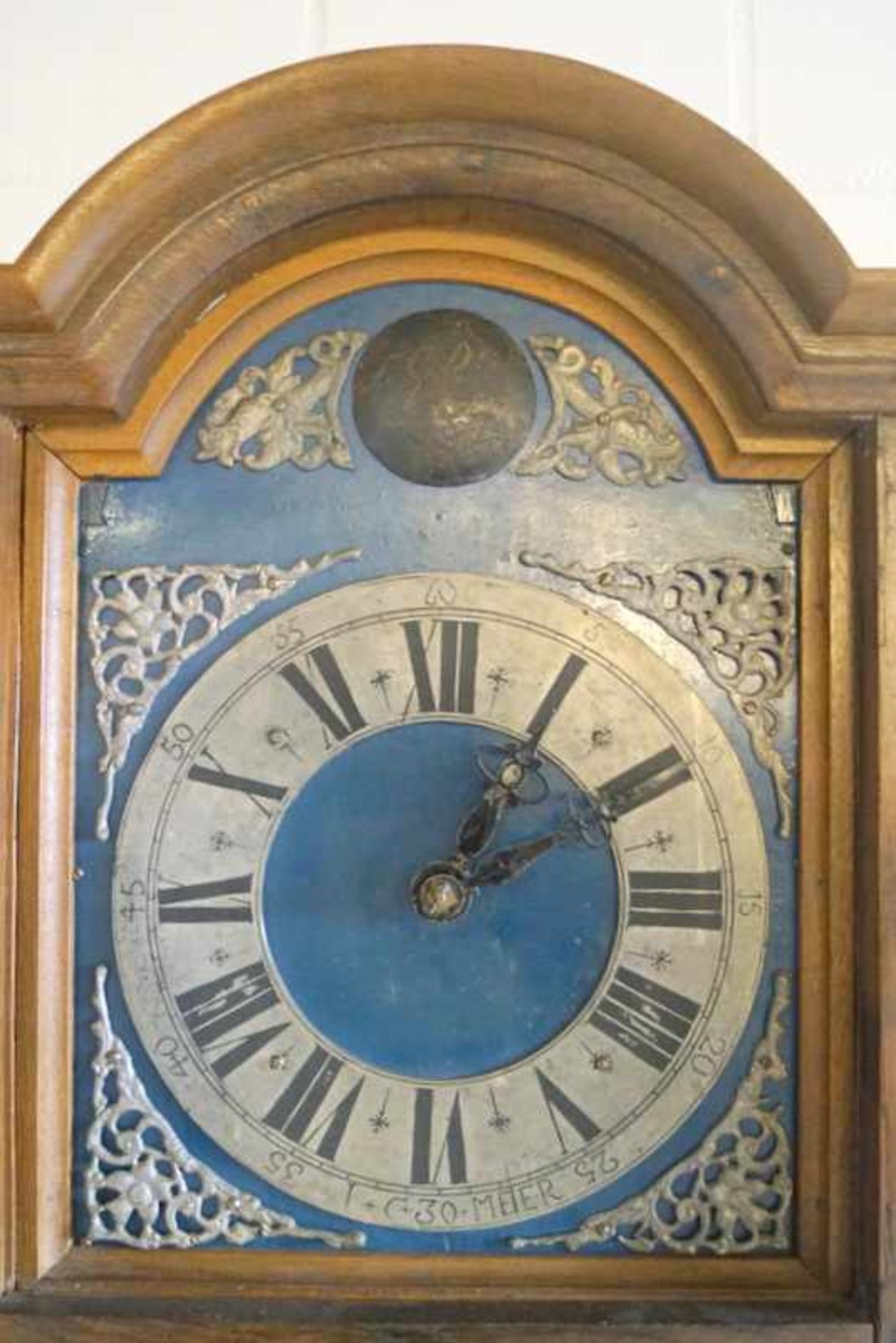 Standuhr des Biedermeier, Westfalen, Anf.19. Jhd. Gehäuse aus massiver Eiche, Ziffernring aus Zinn - Image 2 of 2