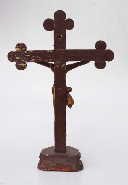 Kruzifix, deutsch, 19.Jhd. aus massiver Eiche geschnitzt und gefasst, die Fassung besch./ - Image 3 of 4