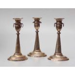 3 klassizistische Kerzenstöcke von J.S. Christeiner Augsburg 1802 Silber getrieben ziseliert